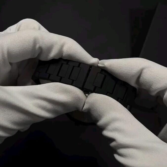 Pourquoi choisir une montre full black en 2025 : guide complet et tendances