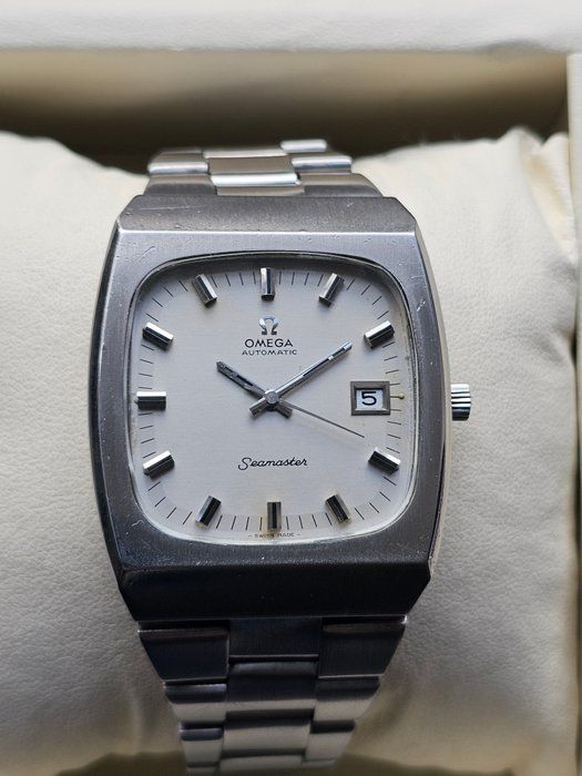 montre carrée homme