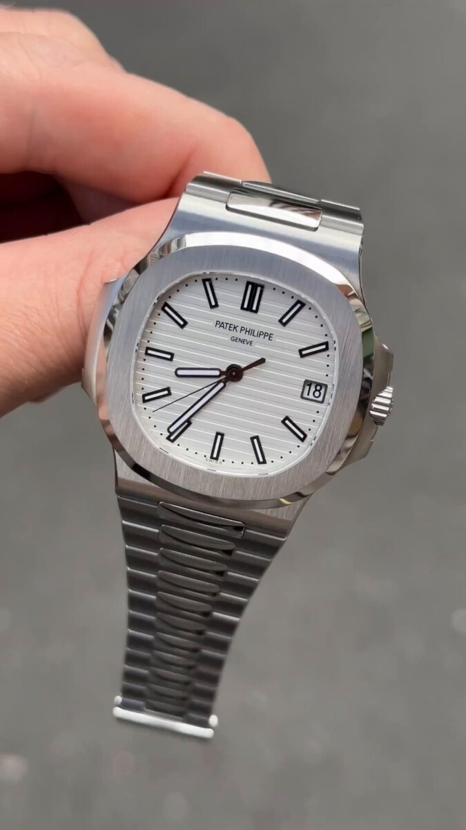 prix Patek Philippe Nautilus 2025