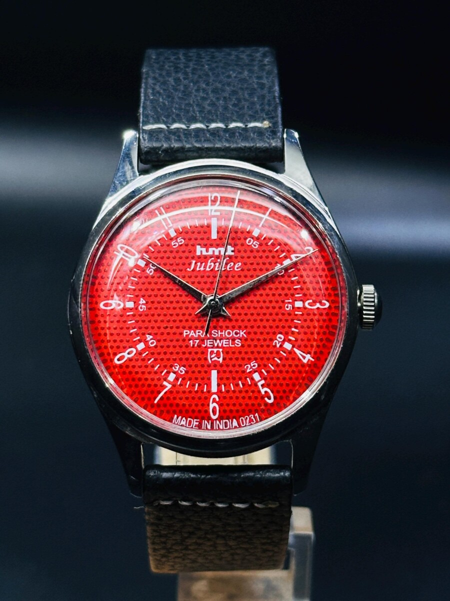 montre cadran rouge