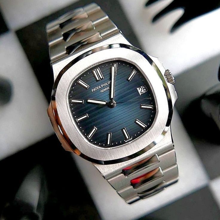 prix Patek Philippe Nautilus 2025