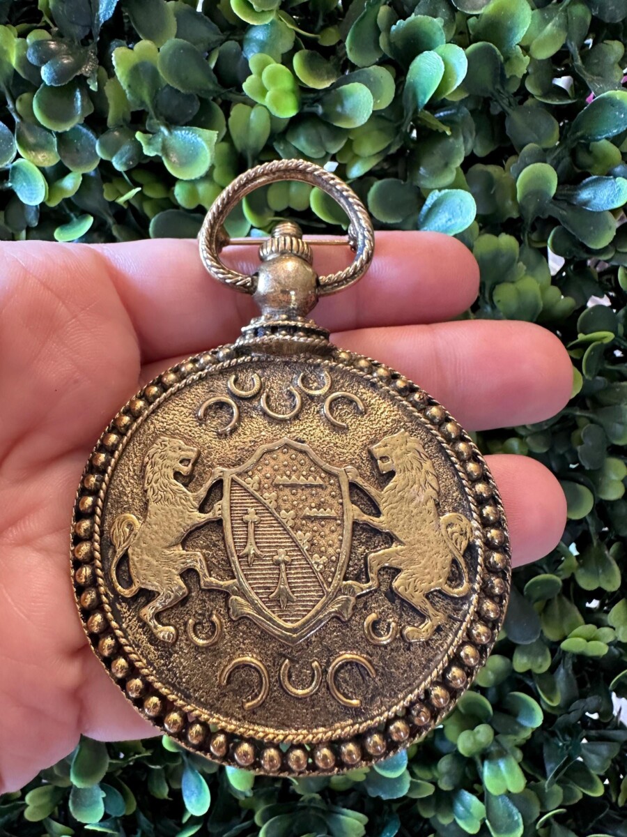 Couronne de montre détail